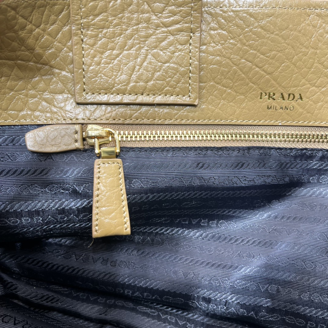 Handbags Prada 1BG440 size:16×26×40 cm - vstockx
