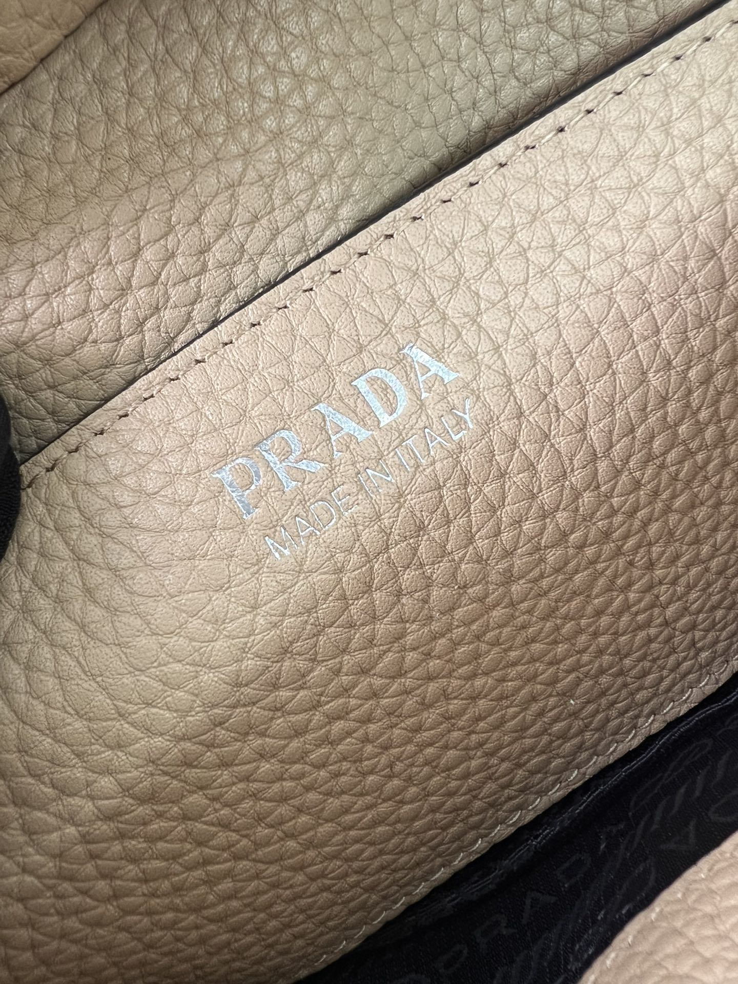 handbags prada 1BH192 19*12*6 - vstockx