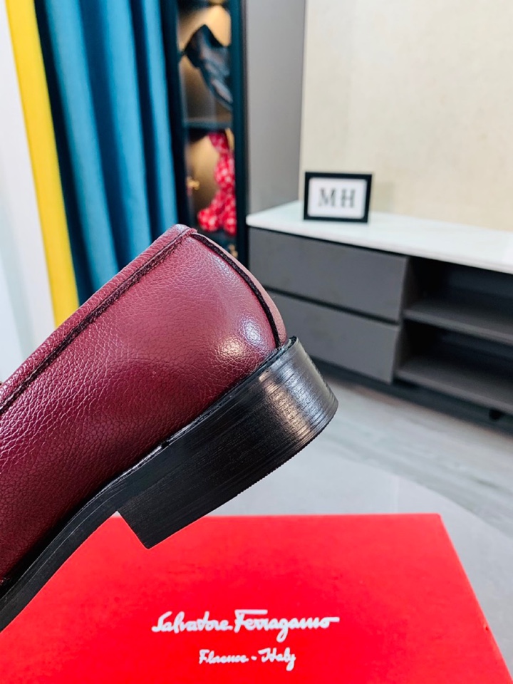 Salvatore Ferragamo Boots 32 - vstockx