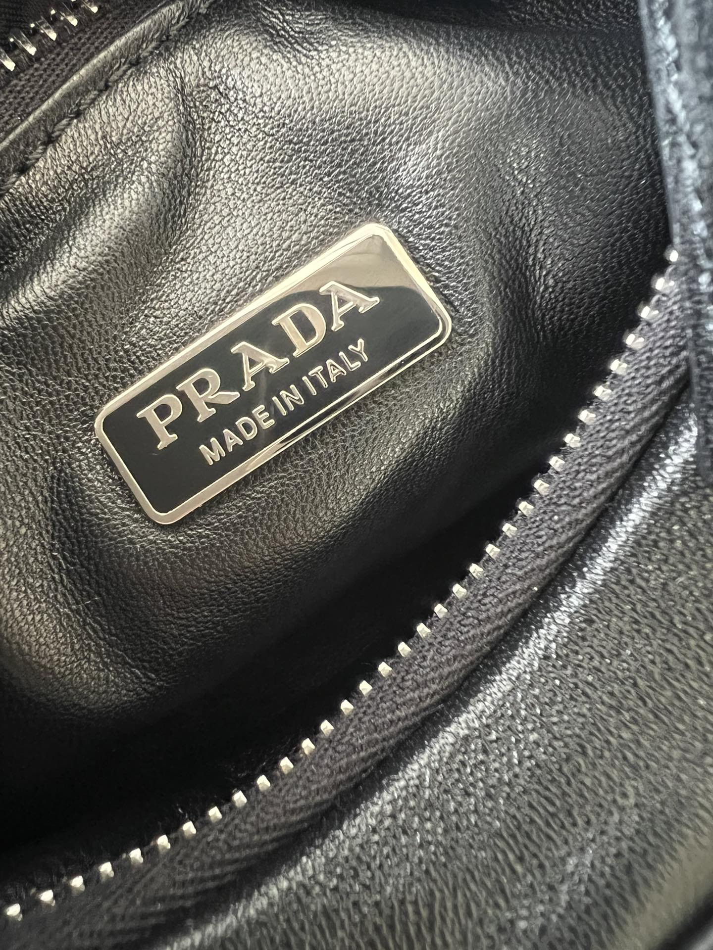 handbags prada 1BH204 22*18*6.5 - vstockx