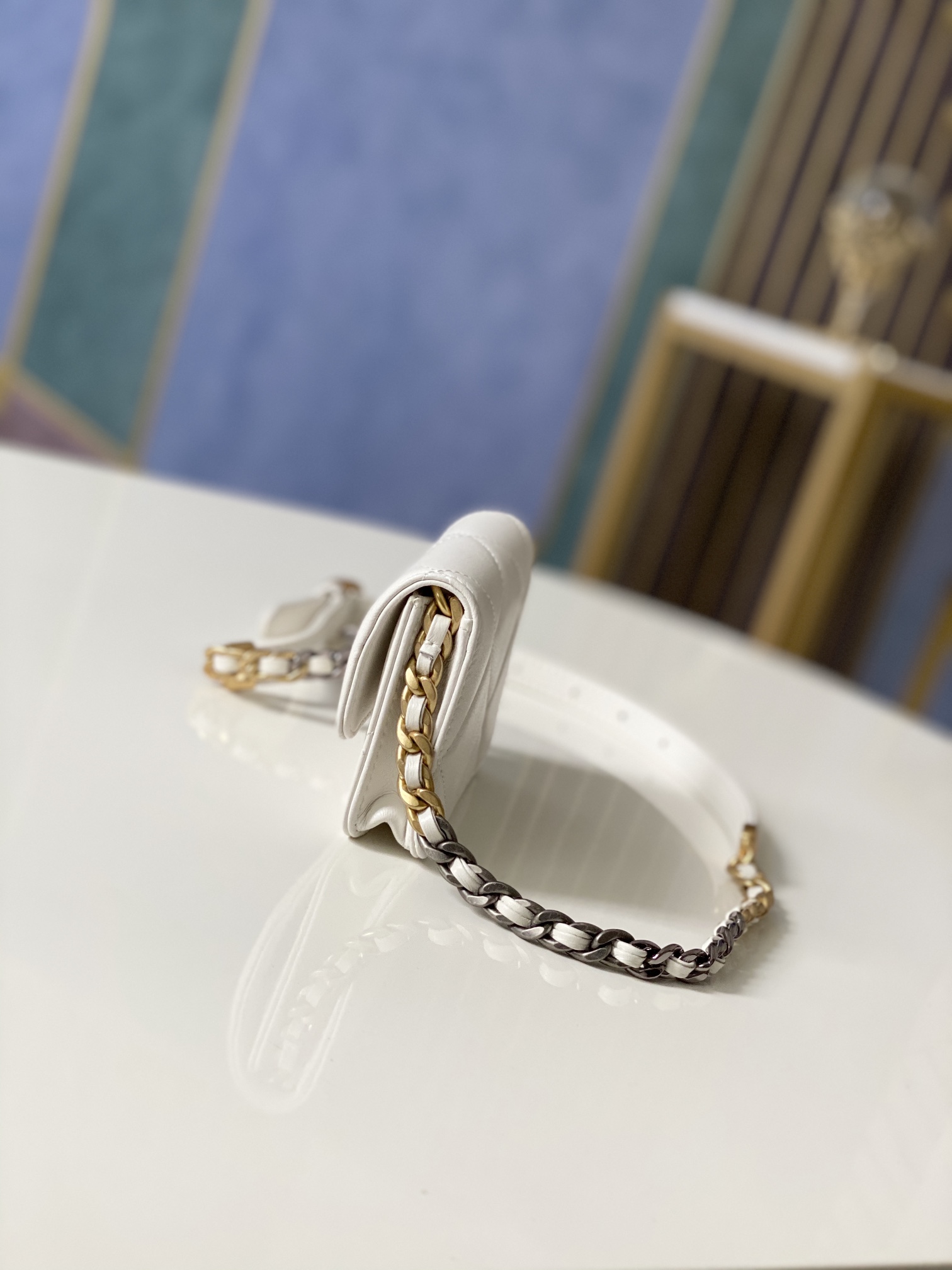 Handbag Chanel 81166 size 12 8.5 2.5 cm - vstockx