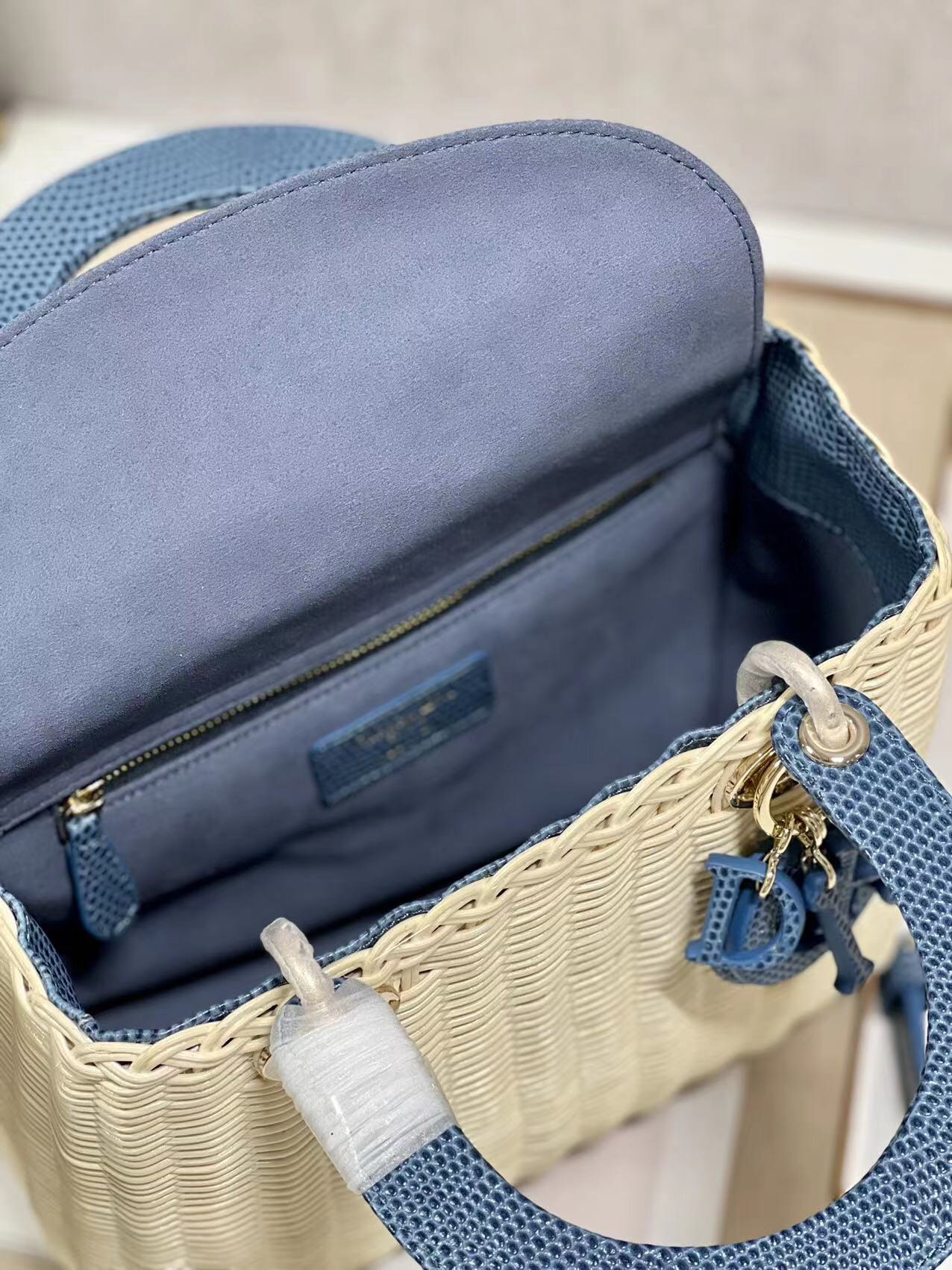 Handbag Dior 9989 size 24  20  11 cm - vstockx