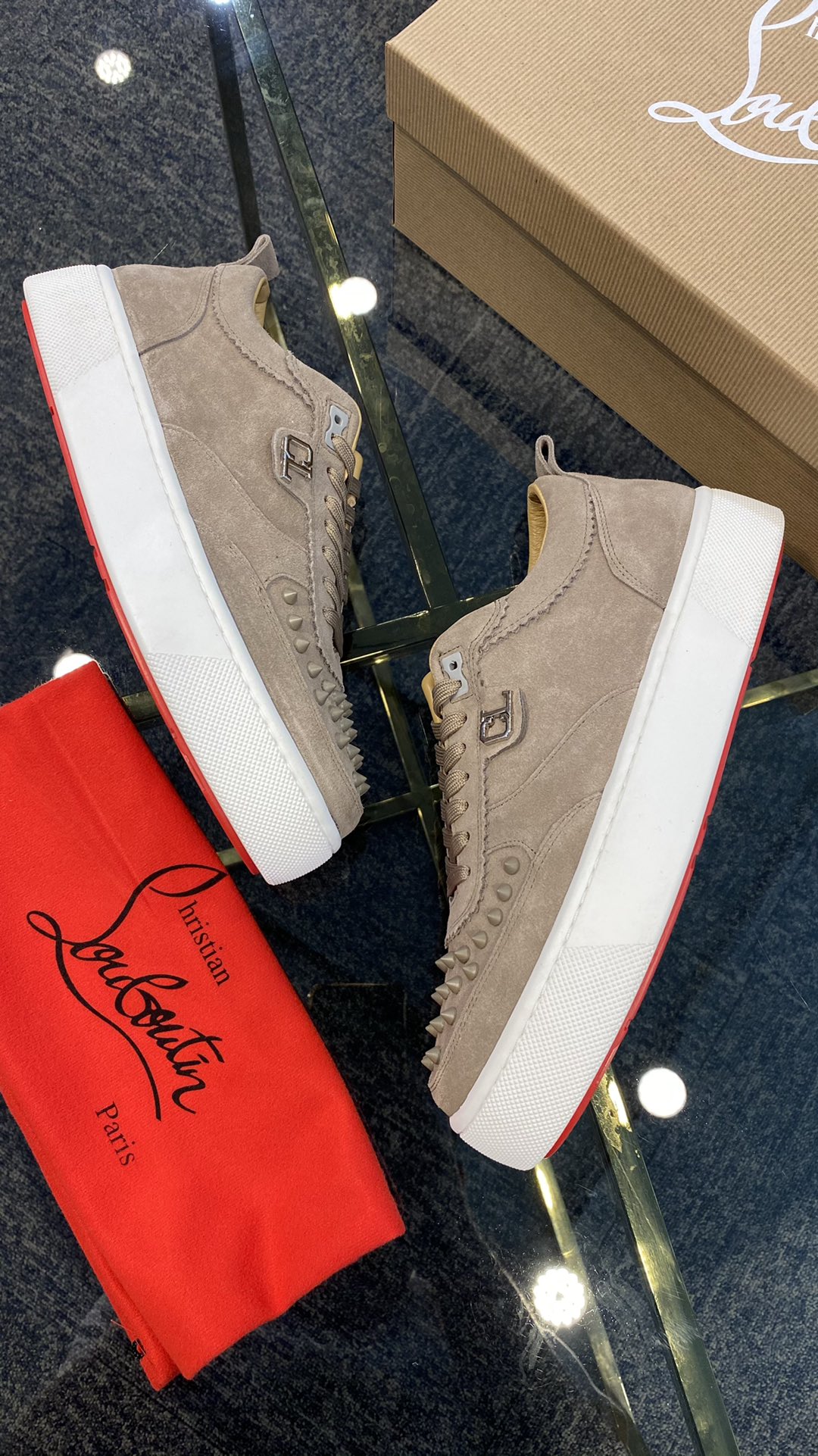 Christian Louboutin Happyrui Spikes Flat Sneakers 5 - vstockx