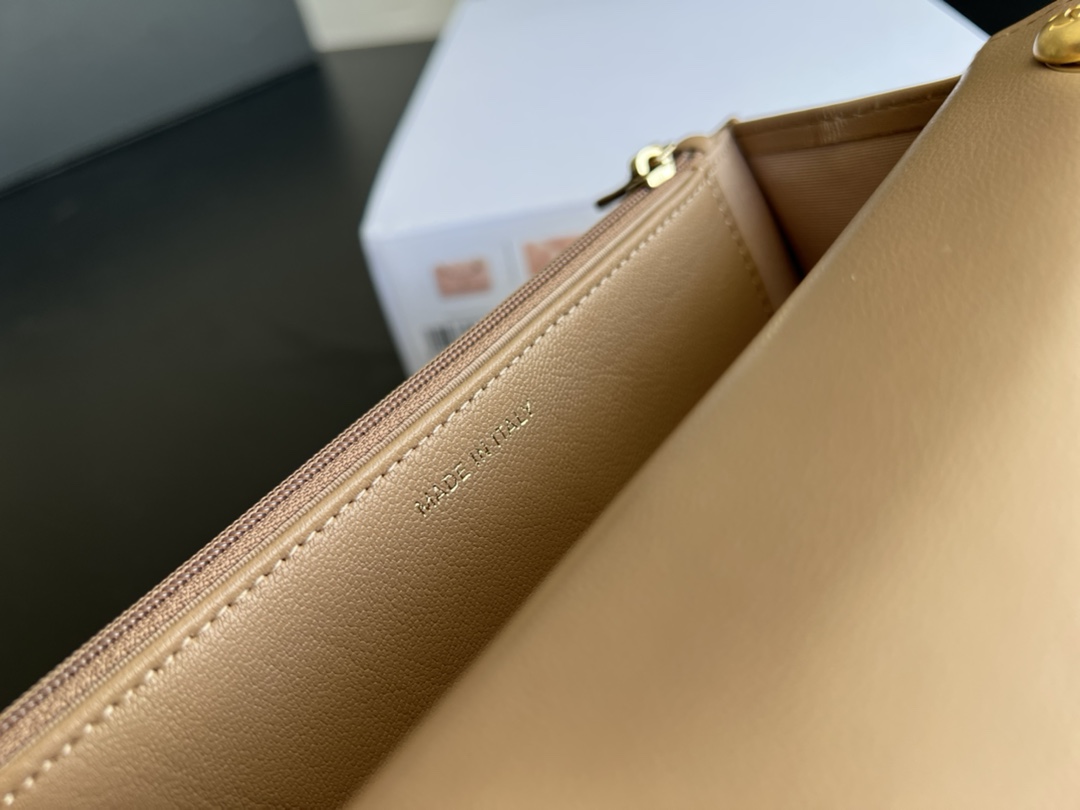 Handbag Chanel AP3043 size 19 cm - vstockx