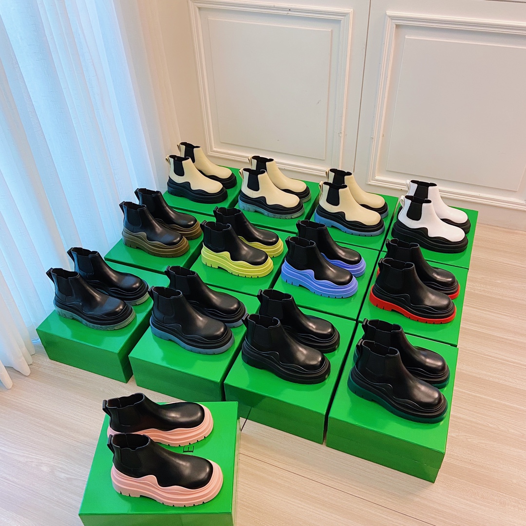 Bottega Veneta Boots 32 - vstockx