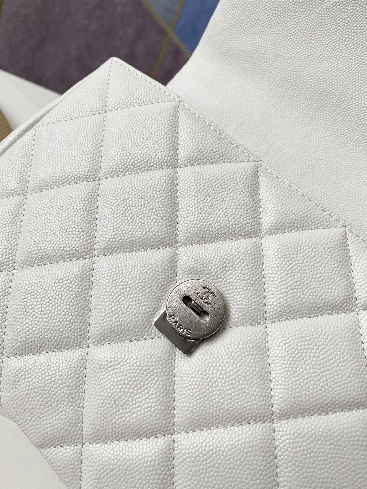 Handbag Chanel 2303 size 24x16.5x7 cm - vstockx