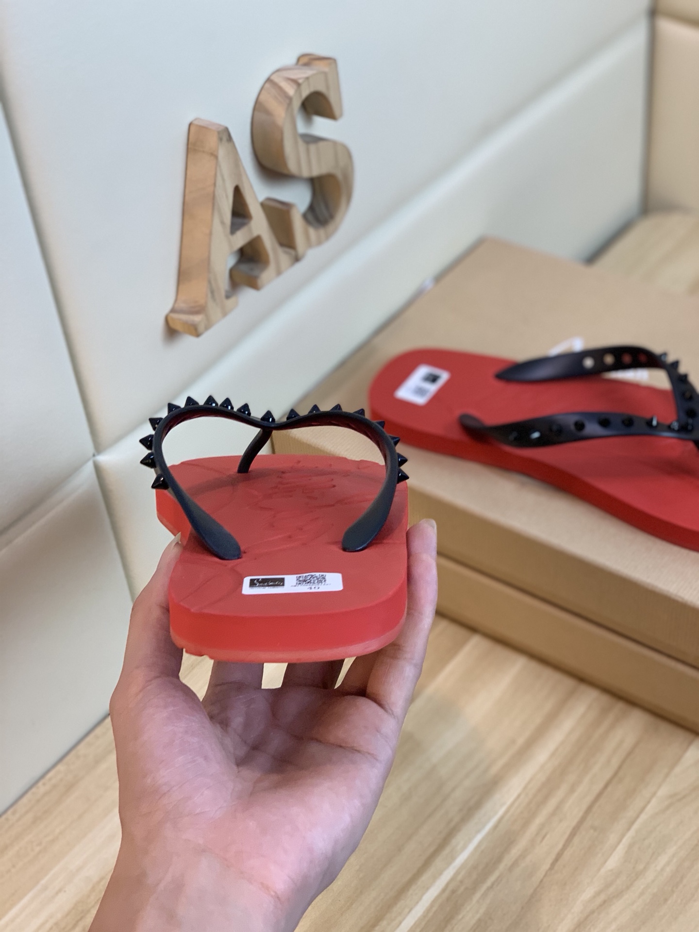 Christian Louboutin Loubi Flip Flat 2 - vstockx