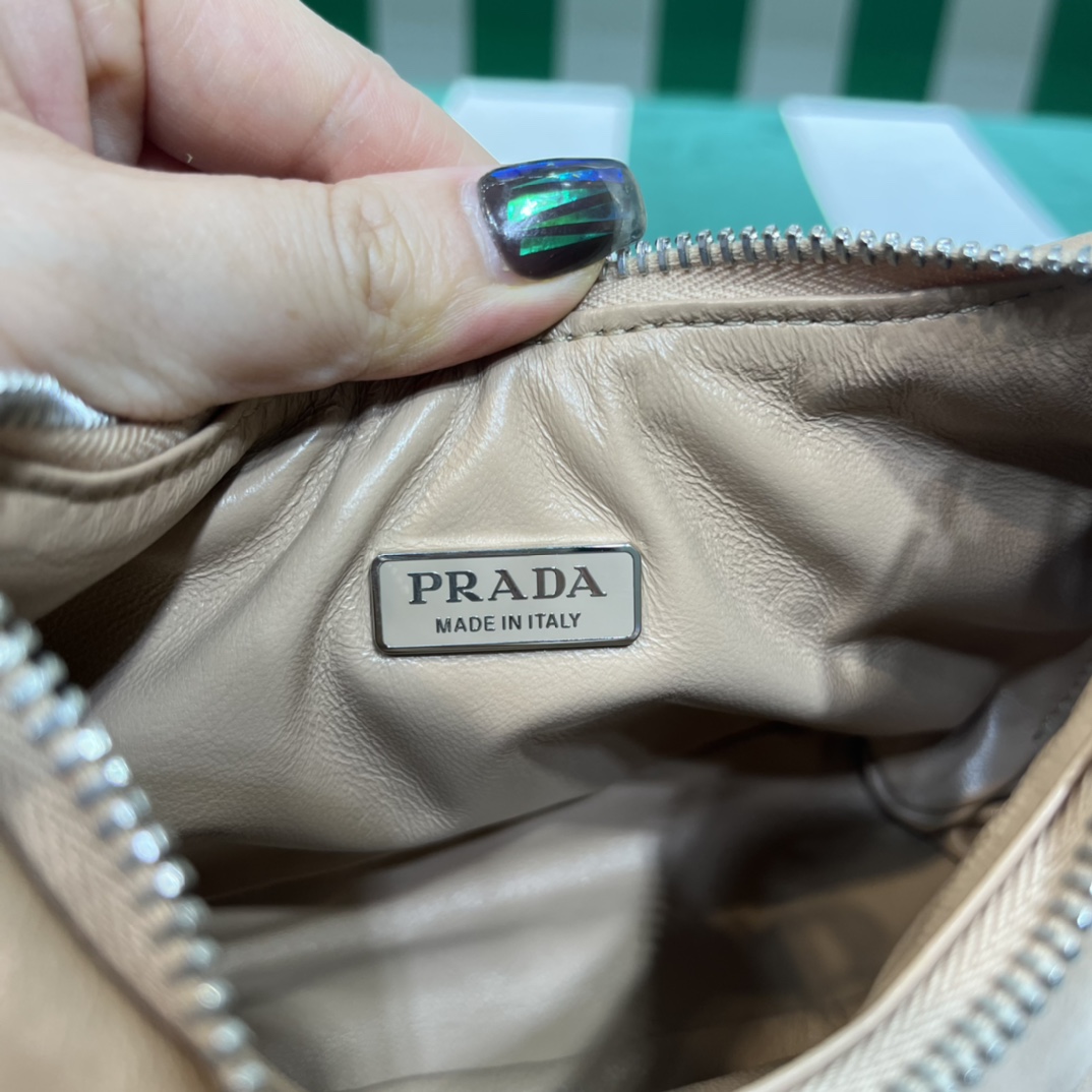 Handbags Prada 1BH240 size:22*12*6 cm - vstockx