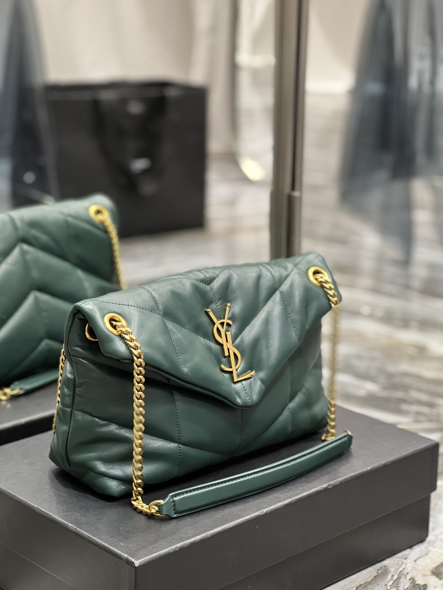 Handbags SAINT LAURENT 577476 size 29x17x11 cm - vstockx