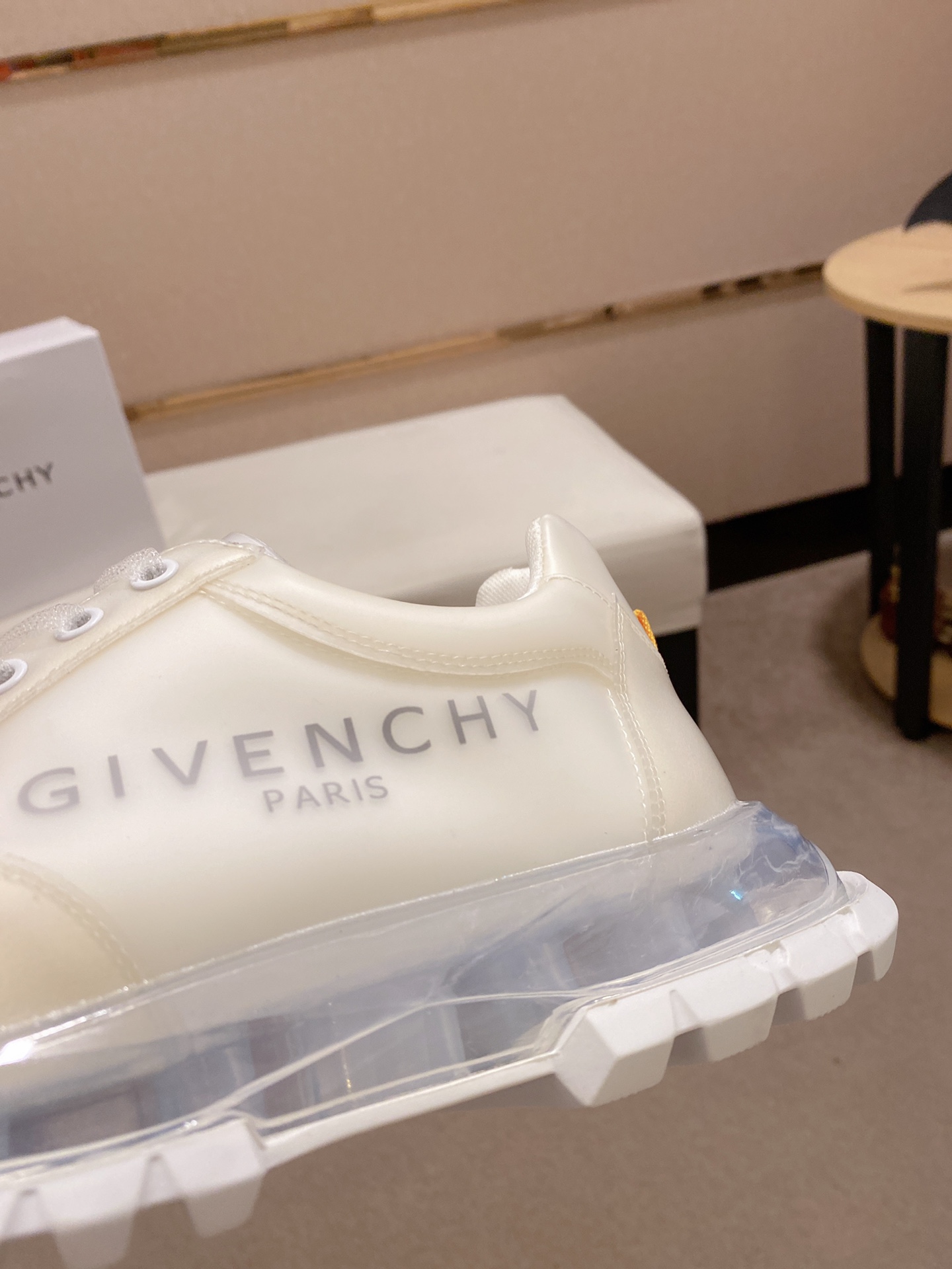 Givenchy Spectre Zip Sneakers 11 - vstockx