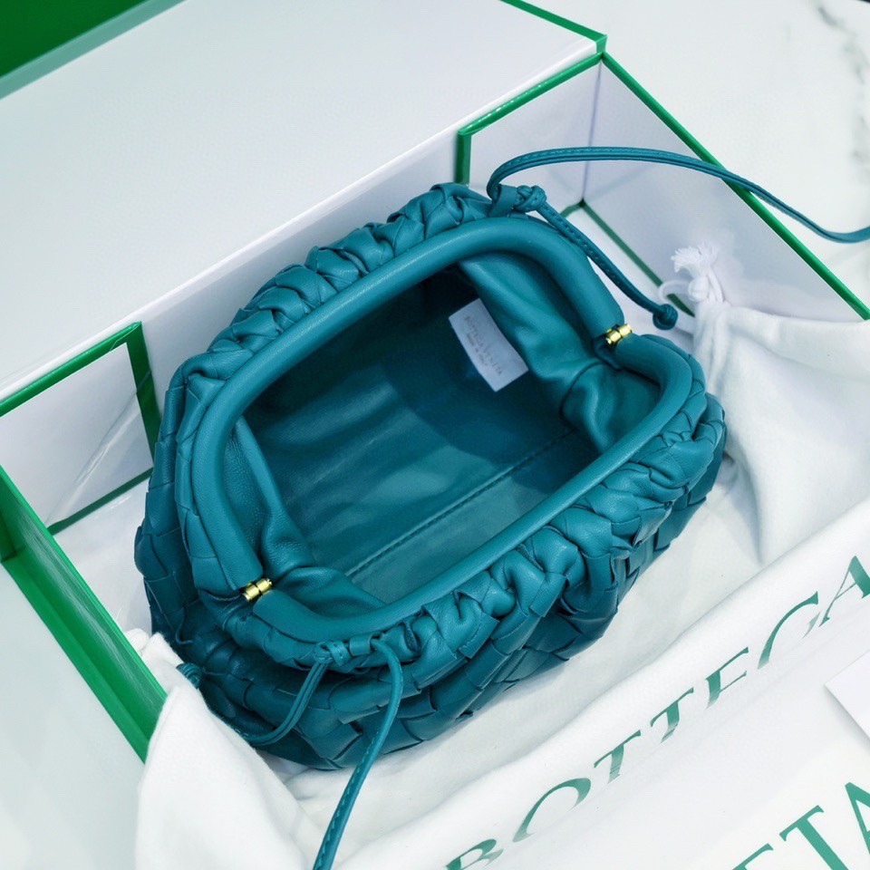 handbags Bottega Veneta The pouch size:23*13*8 - vstockx