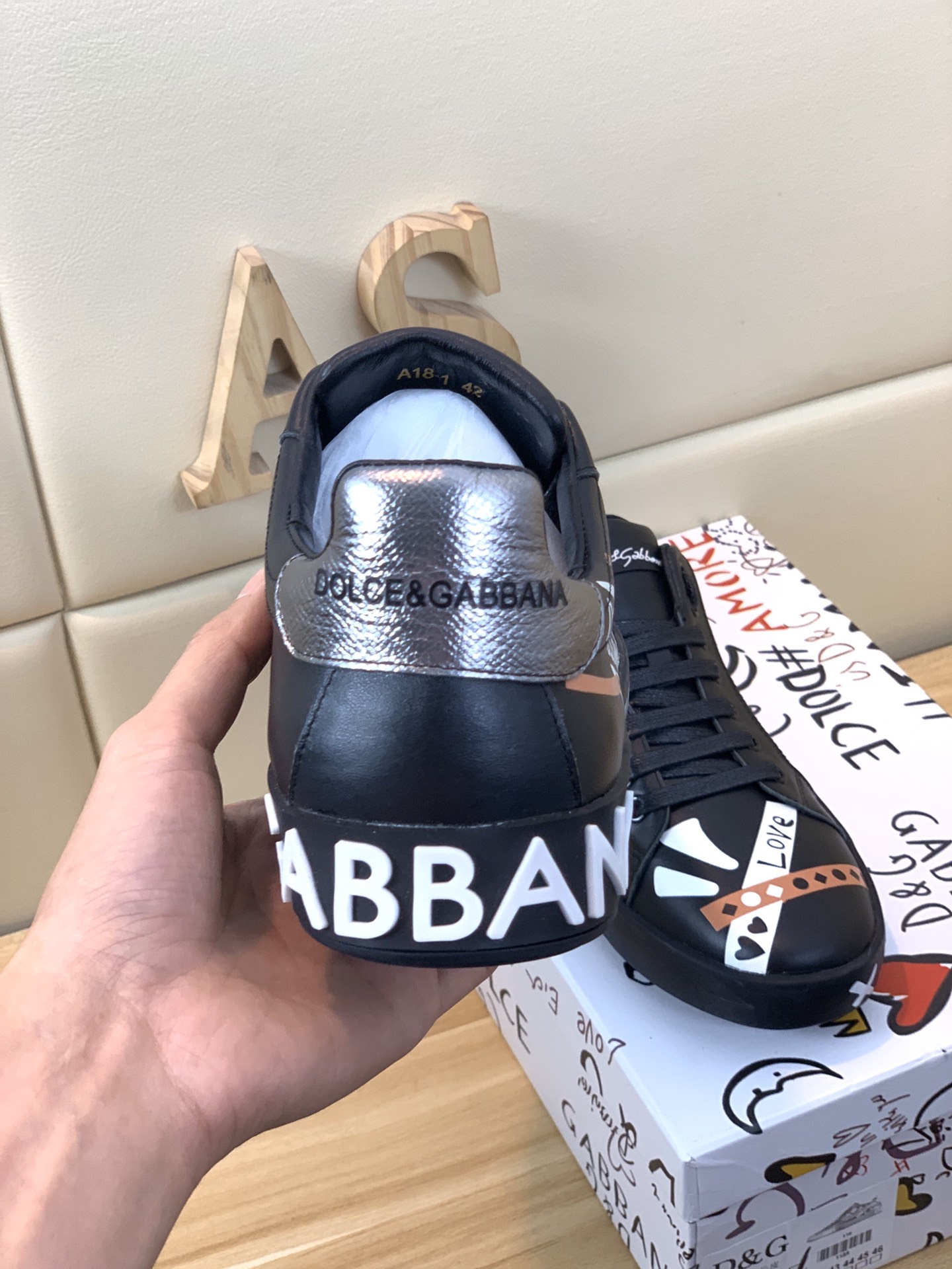 Dolce & Gabbana Low Tops Sneakers 124 - vstockx