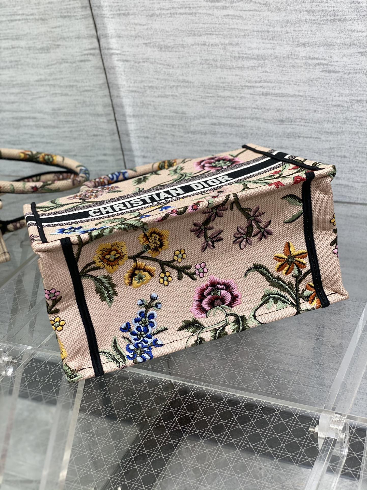 Handbag Dior size 26*8*22 cm - vstockx