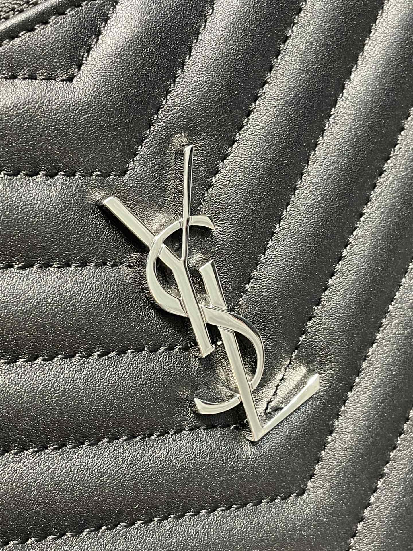 Handbags SAINT LAURENT 440222 size 36x24.5x2.5 cm - vstockx