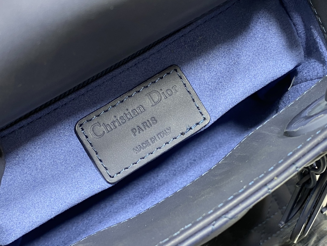 Handbag Dior size 17 cm - vstockx