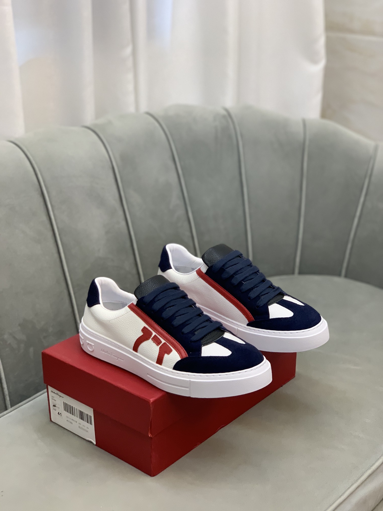 Salvatore Ferragamo Gancini Sneaker 15 - vstockx