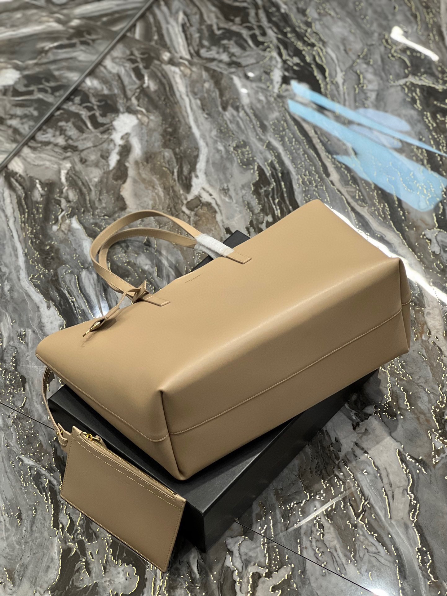 Handbags SAINT LAURENT 394195 size 38  28  13 cm - vstockx