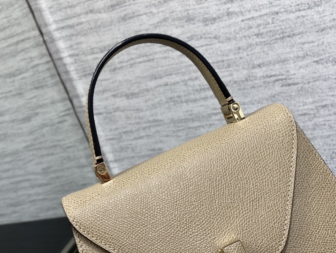 Handbag VALEXTRA size *'* - vstockx