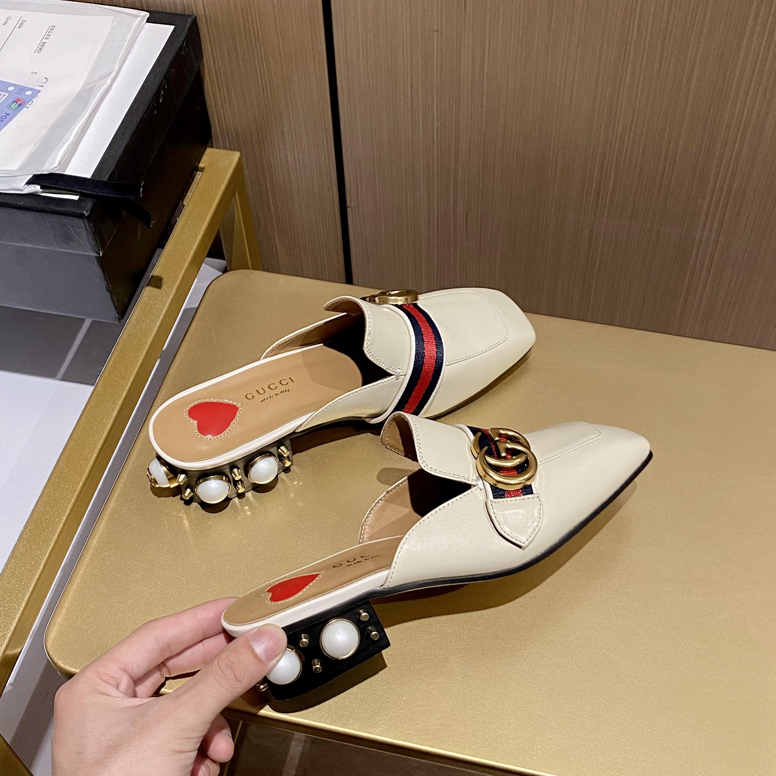 Gucci Leather mid-heel loafer Women 12 - vstockx