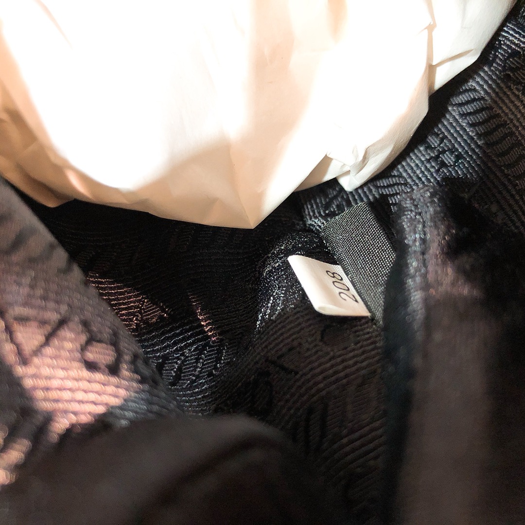 handbags prada Hobo 1NE515 Re-edition 2000 Size:22*17*6 - vstockx