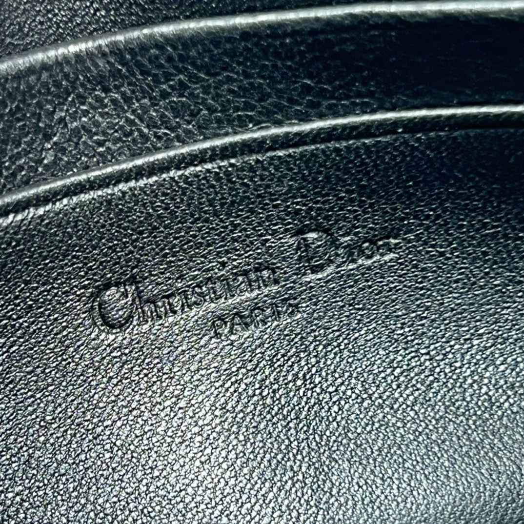 Handbag Dior 0977 size 18.5 x 10 x 4 cm - vstockx