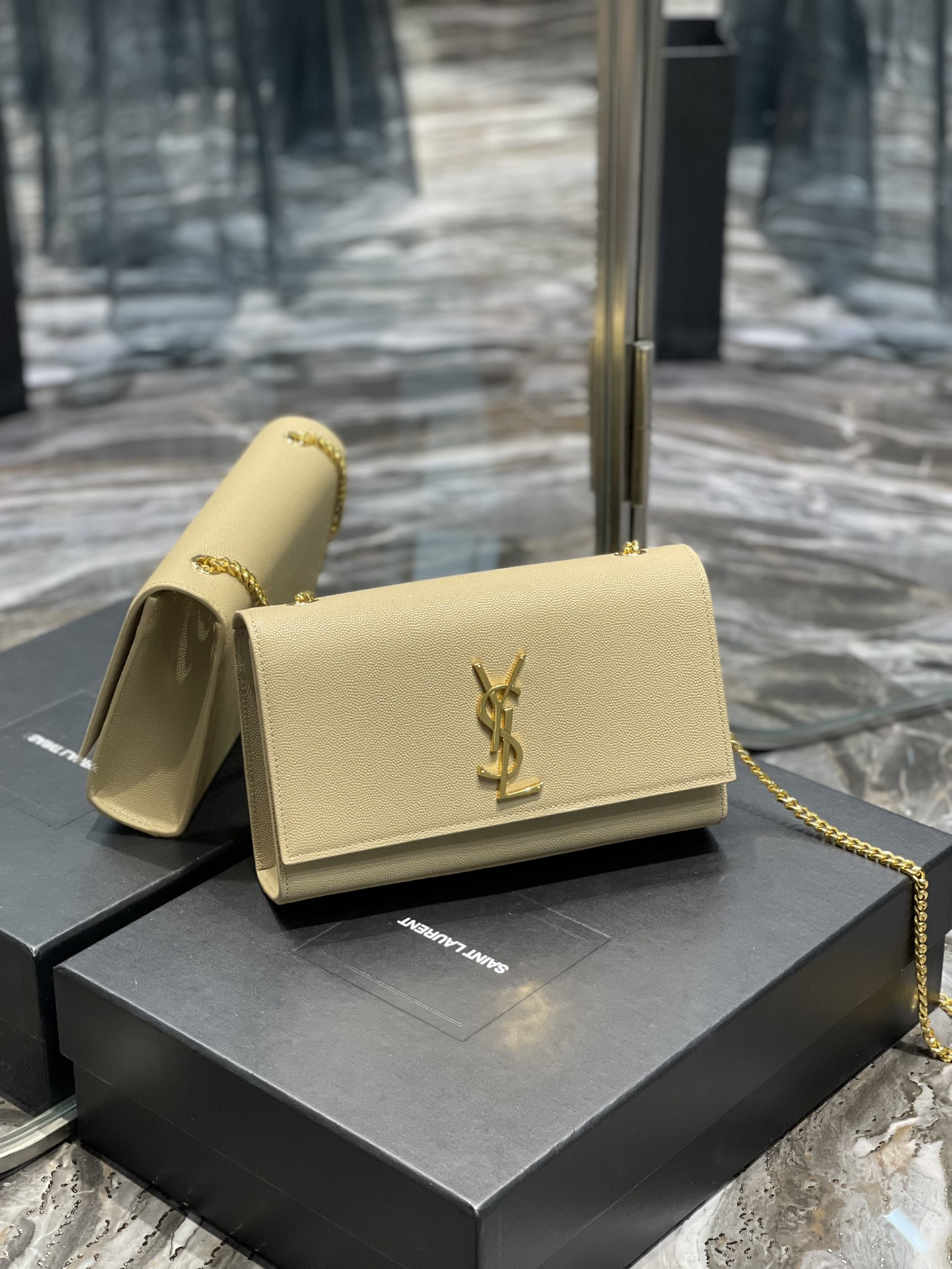 Handbags SAINT LAURENT 364021 size 24x14.5x5 cm - vstockx