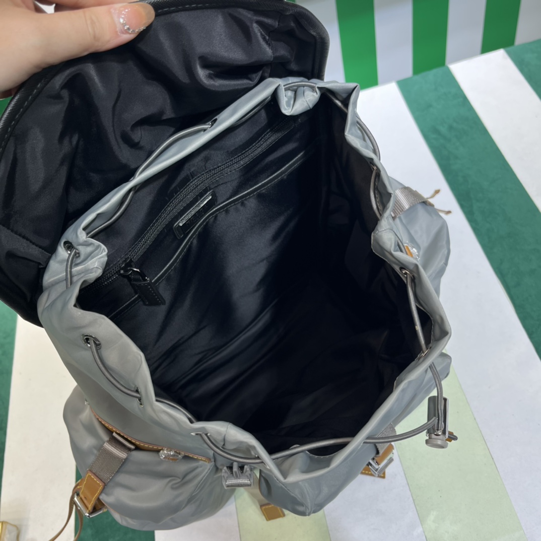 Handbags Prada 2VZ074 size:45×27×17 cm - vstockx