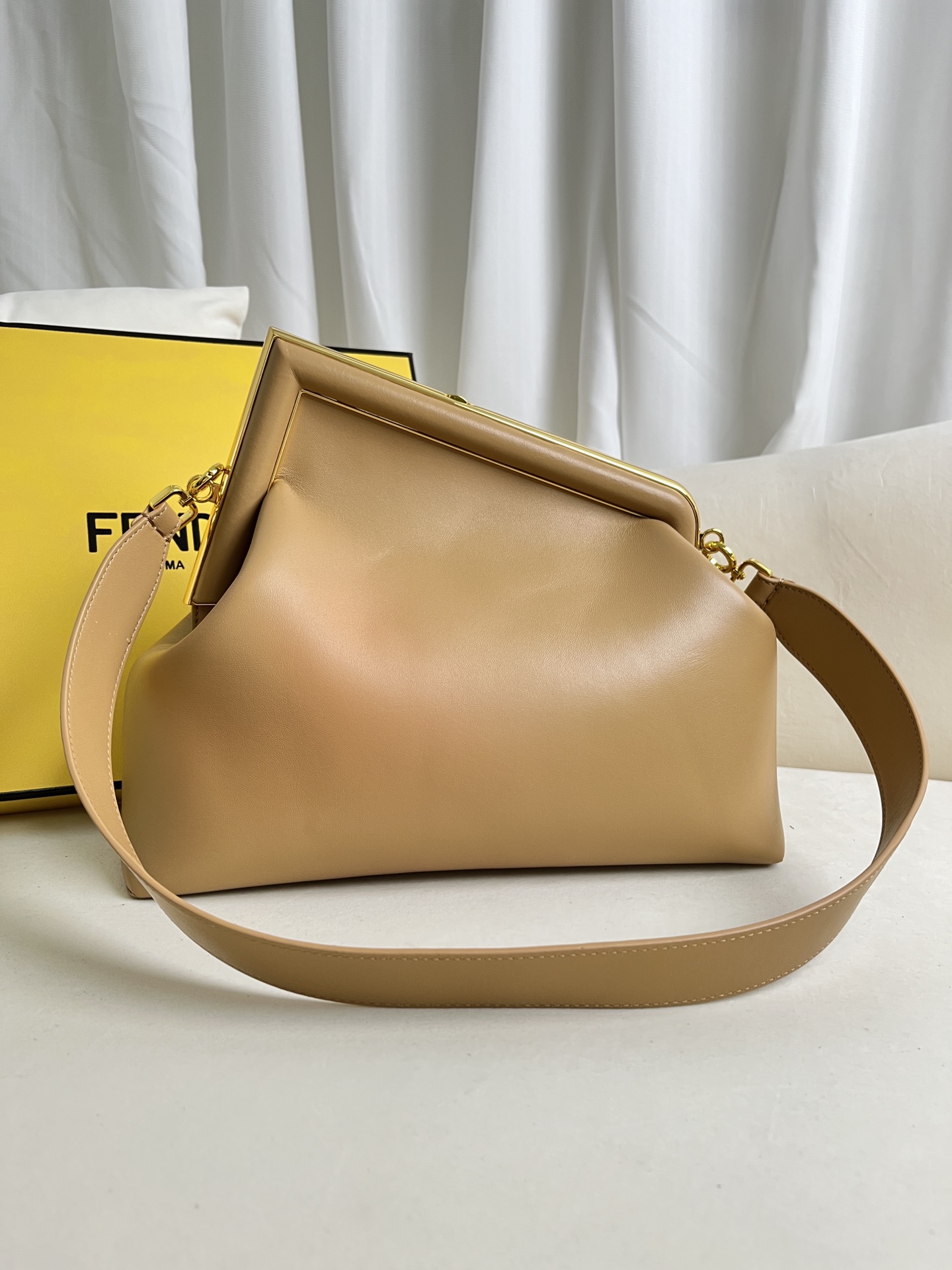 handbags FENDI 209 size:32.5*15*23.5cm - vstockx