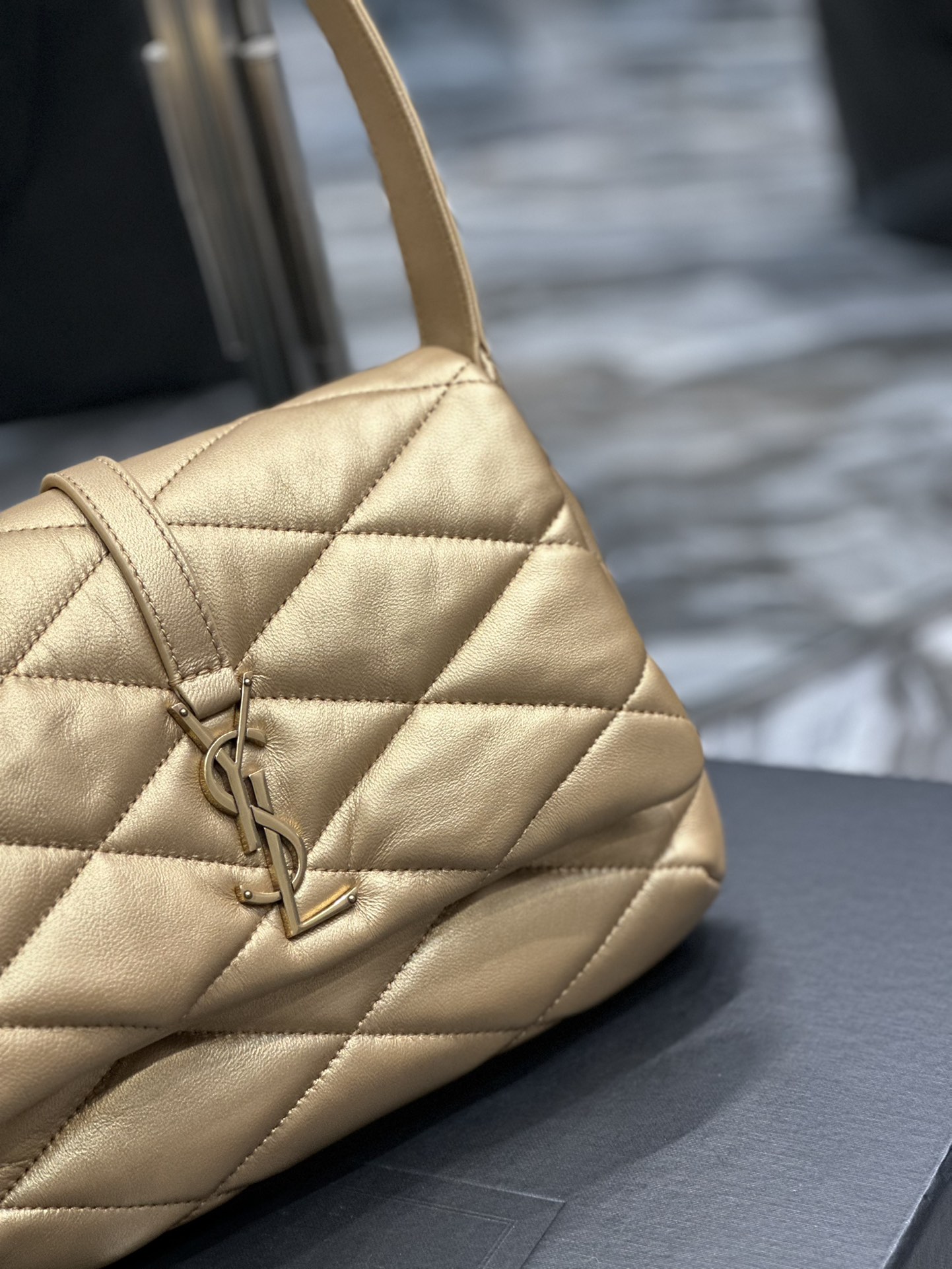 Handbags SAINT LAURENT 698567 size 24  18  5.5 cm - vstockx