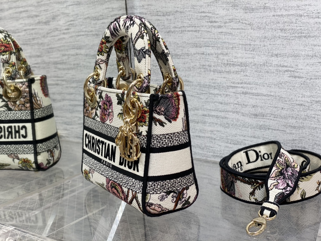 Handbag Dior size 17*7*15 cm - vstockx