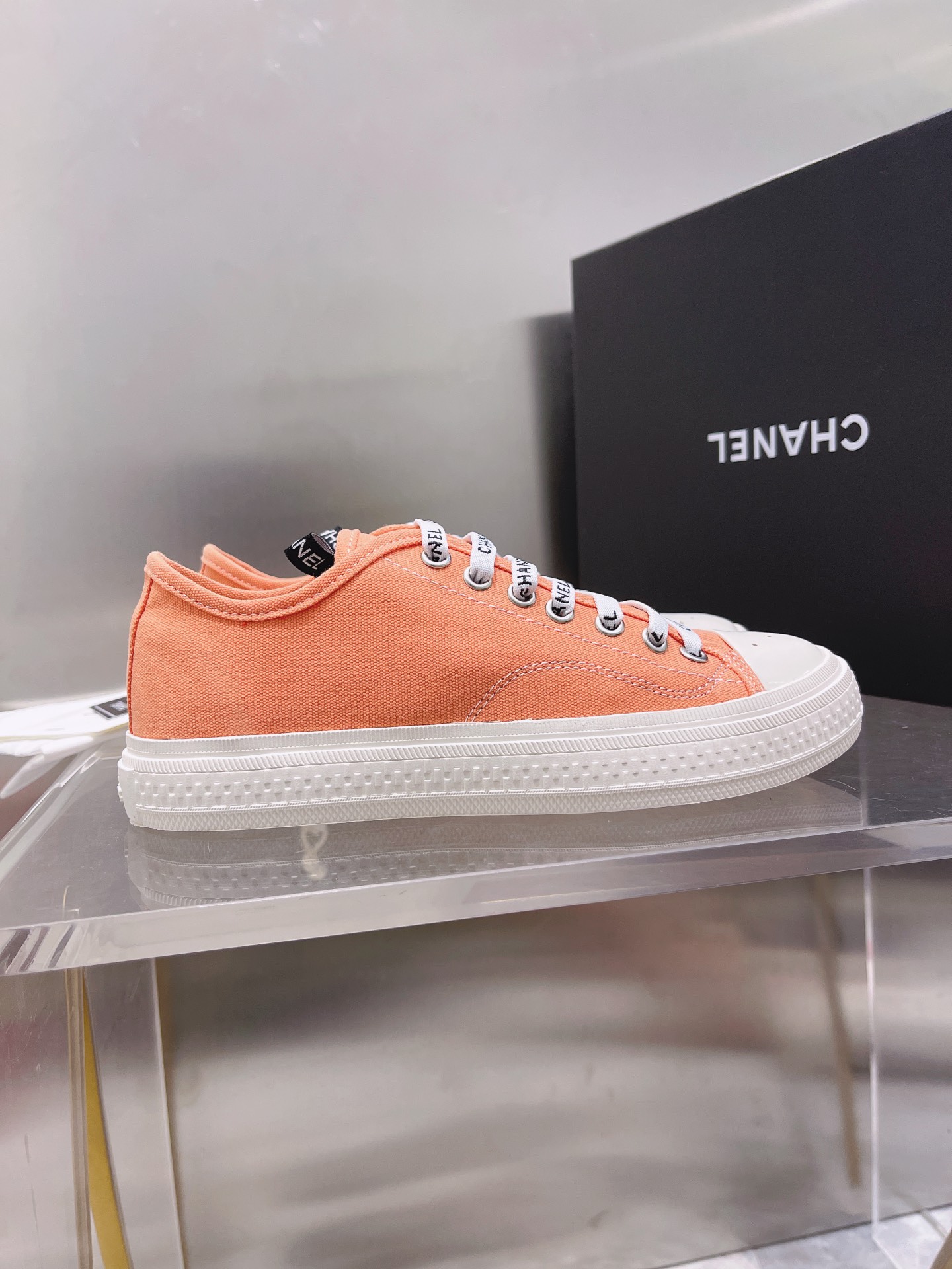 Chanel Flat canvas Sneaker 10 - vstockx