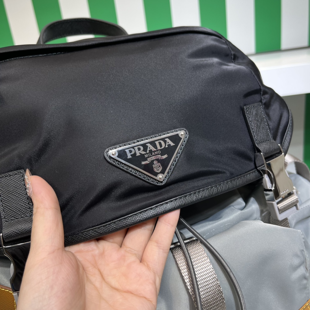 Handbags Prada 2VZ074 size:45×27×17 cm - vstockx