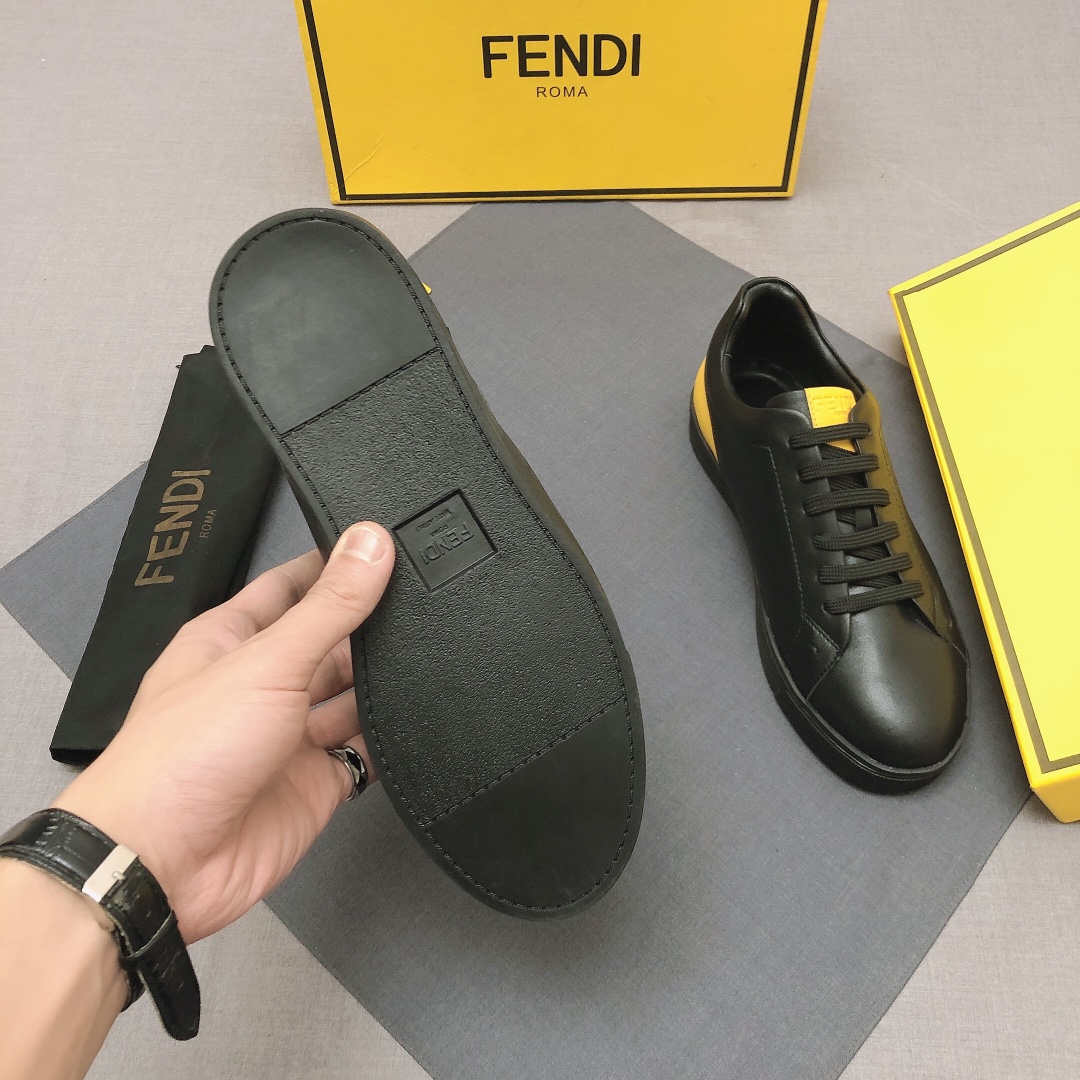 Fendi Low Top Sneakers 20 - vstockx