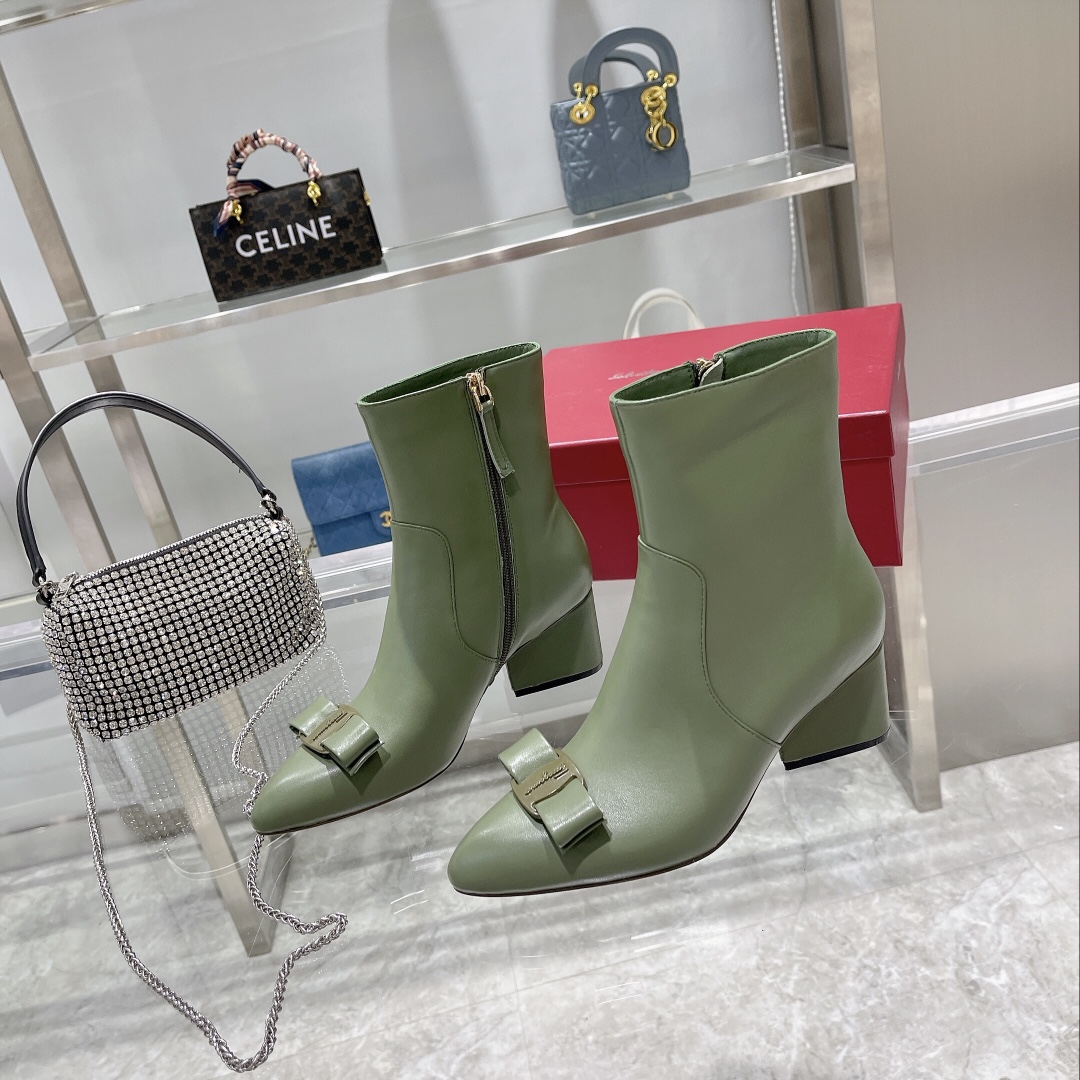 Salvatore Ferragamo Boots 7 - vstockx