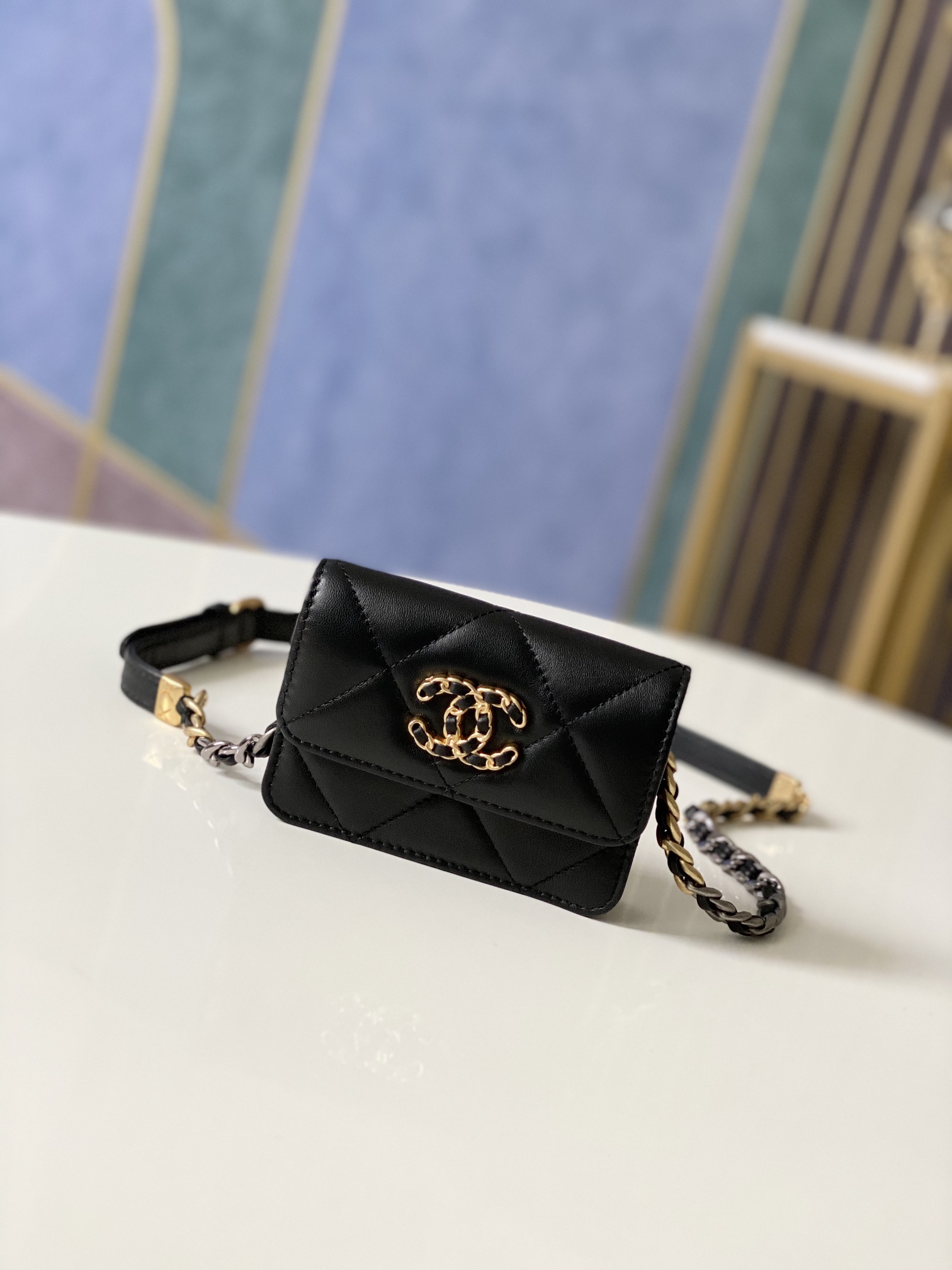 Handbag Chanel 81166 size 12 8.5 2.5 cm - vstockx