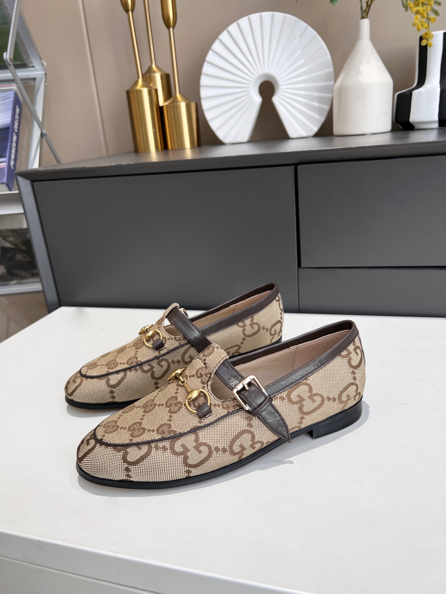 Gucci Women's maxi GG Gucci Jordaan loafer WOMEN 6 - vstockx