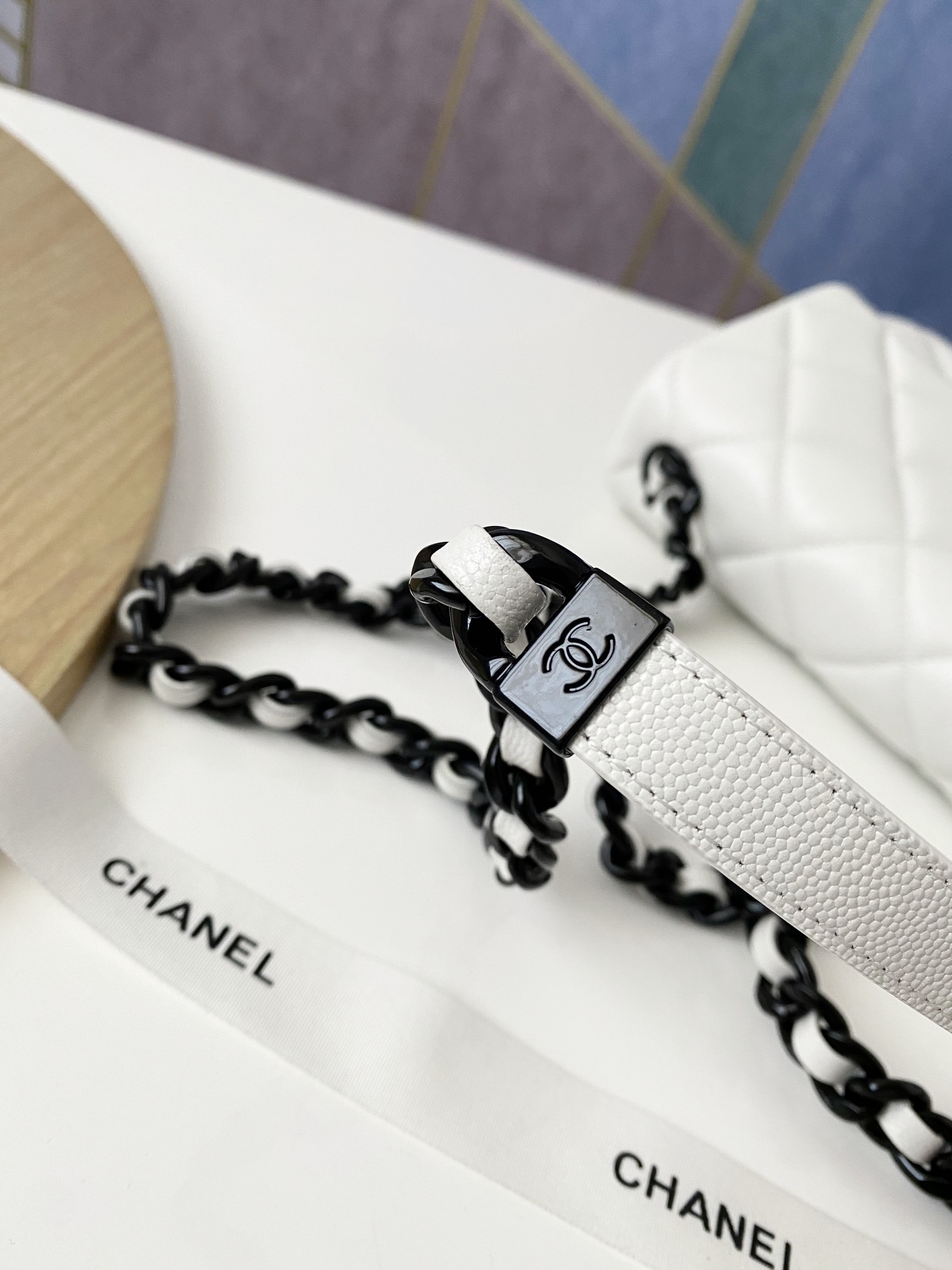 Handbag Chanel 2303 size 24x16.5x7 cm - vstockx