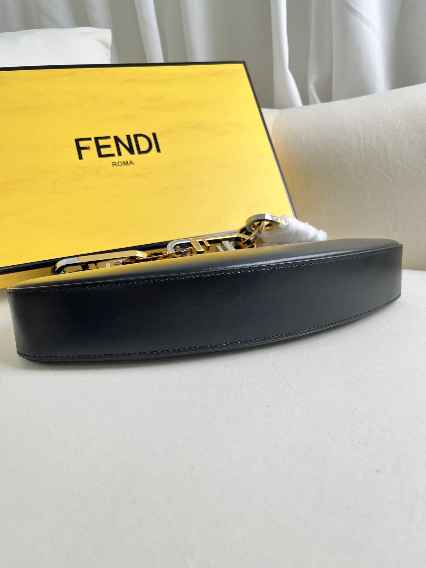 handbags FENDI 225 size:32*11*5cm - vstockx