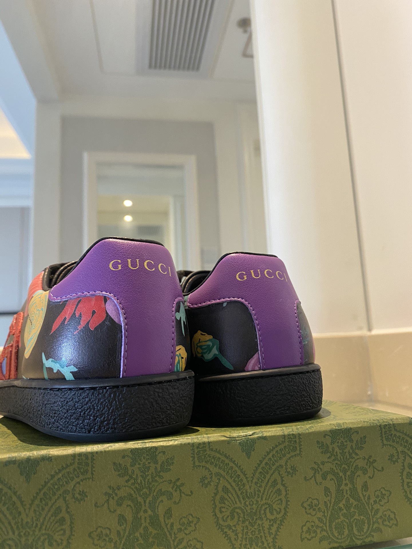 Gucci Women's Ace sneaker with bee sneaker 4 - vstockx