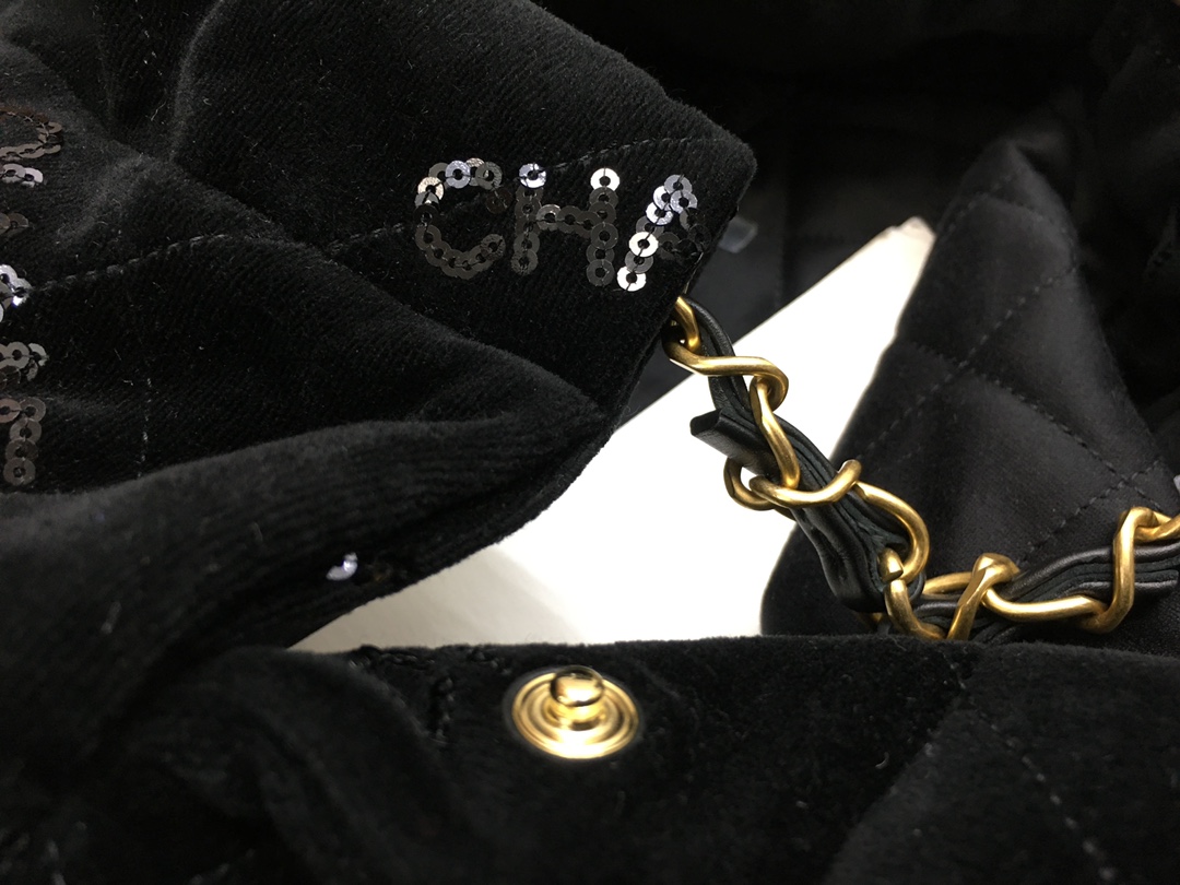 Handbag Chanel size 39*42*8 cm - vstockx