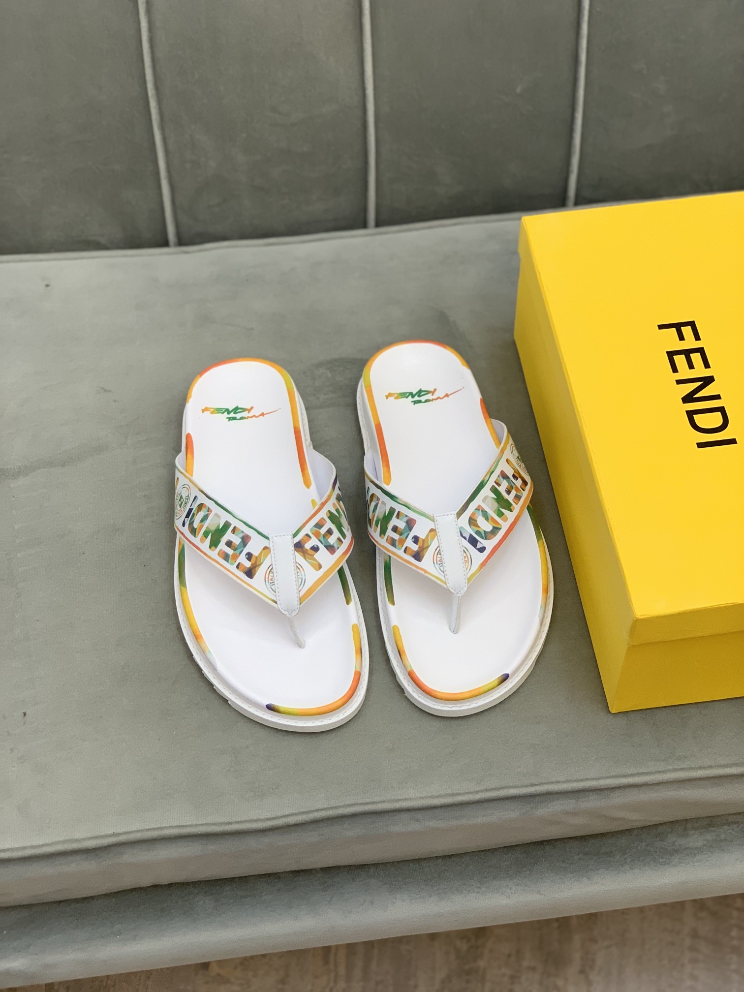 Fendi Slides 8 - vstockx