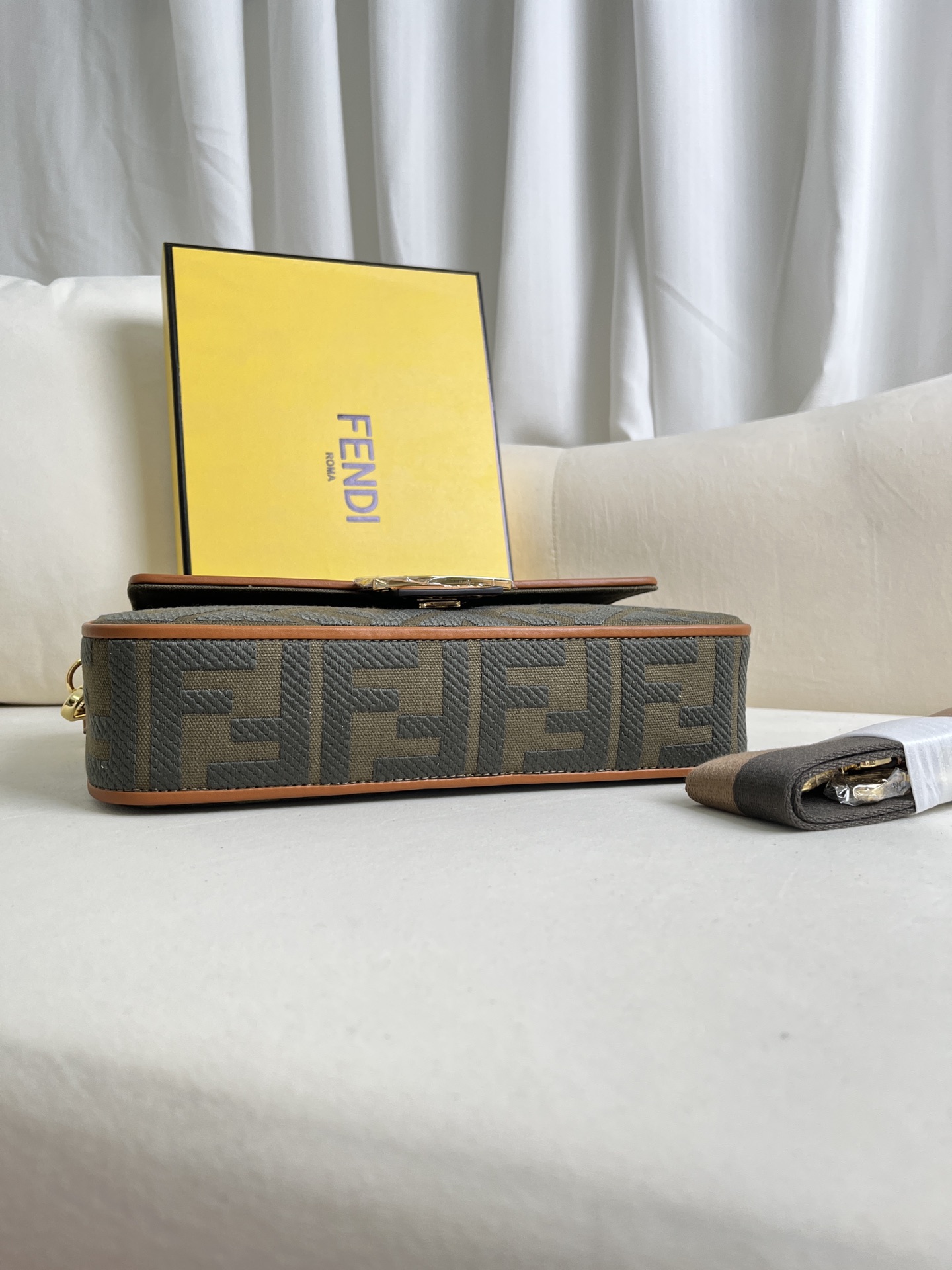 handbags FENDI 0159 size:26*5*15cm - vstockx