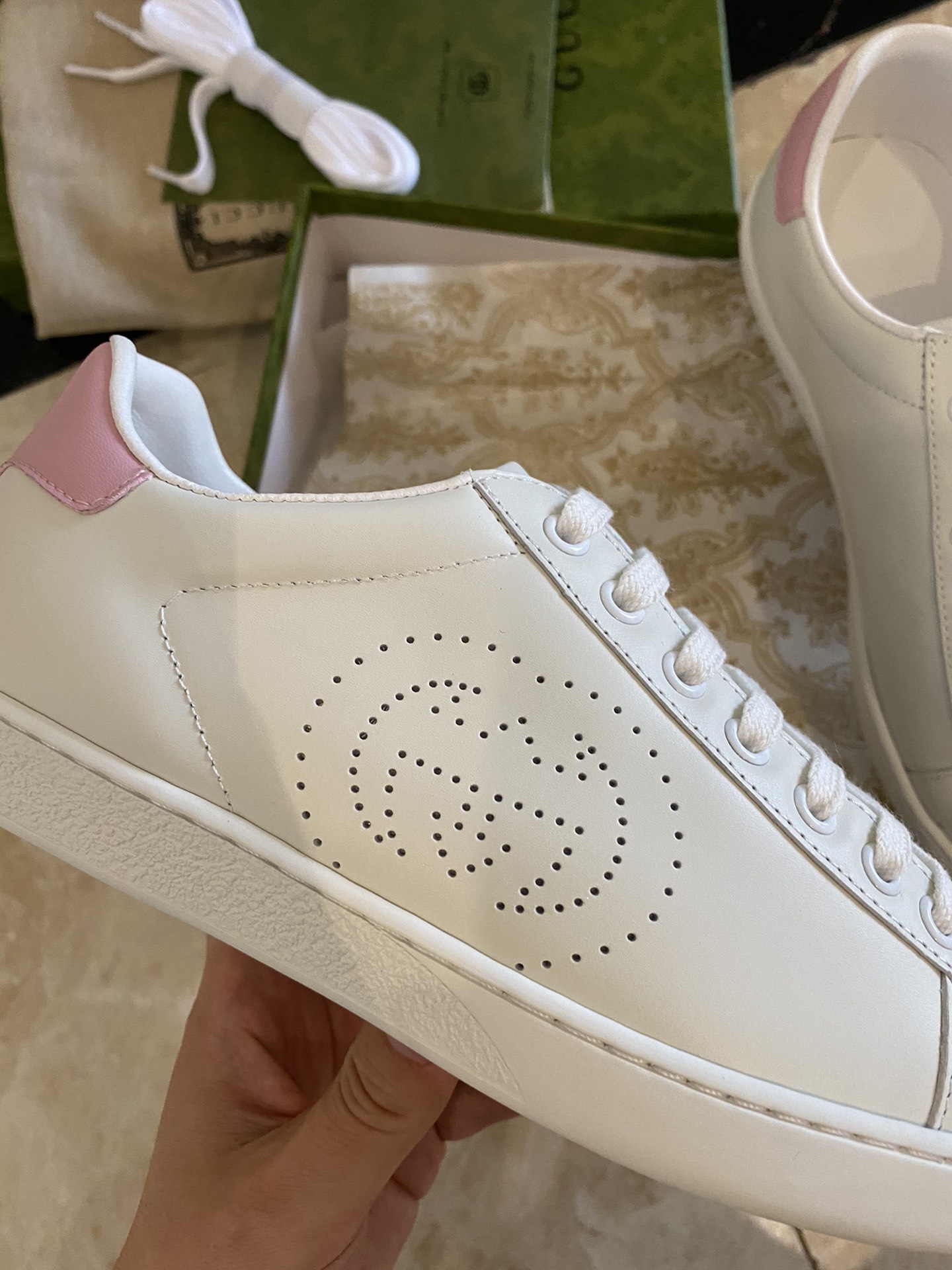 Gucci Women's Ace sneaker with bee sneaker 4 - vstockx