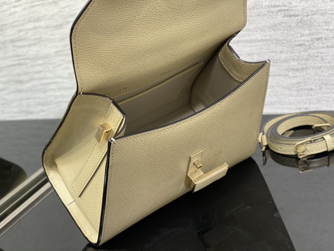 Handbag VALEXTRA size *'* - vstockx