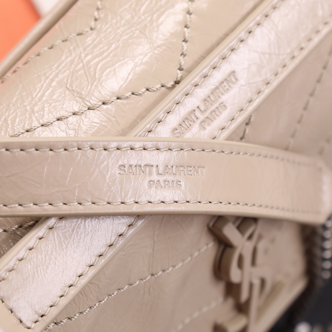 Handbags SAINT LAURENT 533037 size 22x16.5x12 cm - vstockx