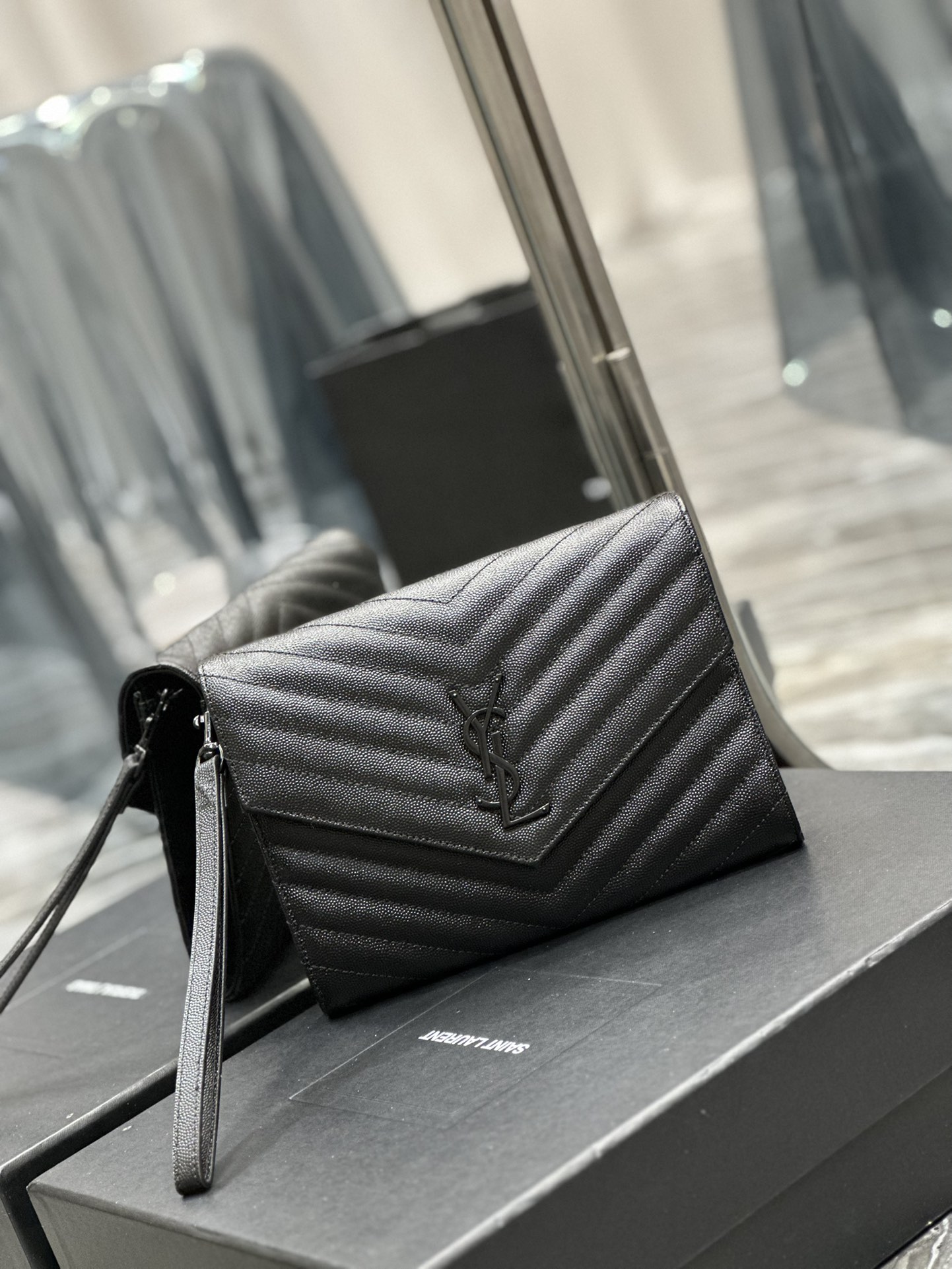 Handbags SAINT LAURENT 617662 size 21  6  3 cm - vstockx