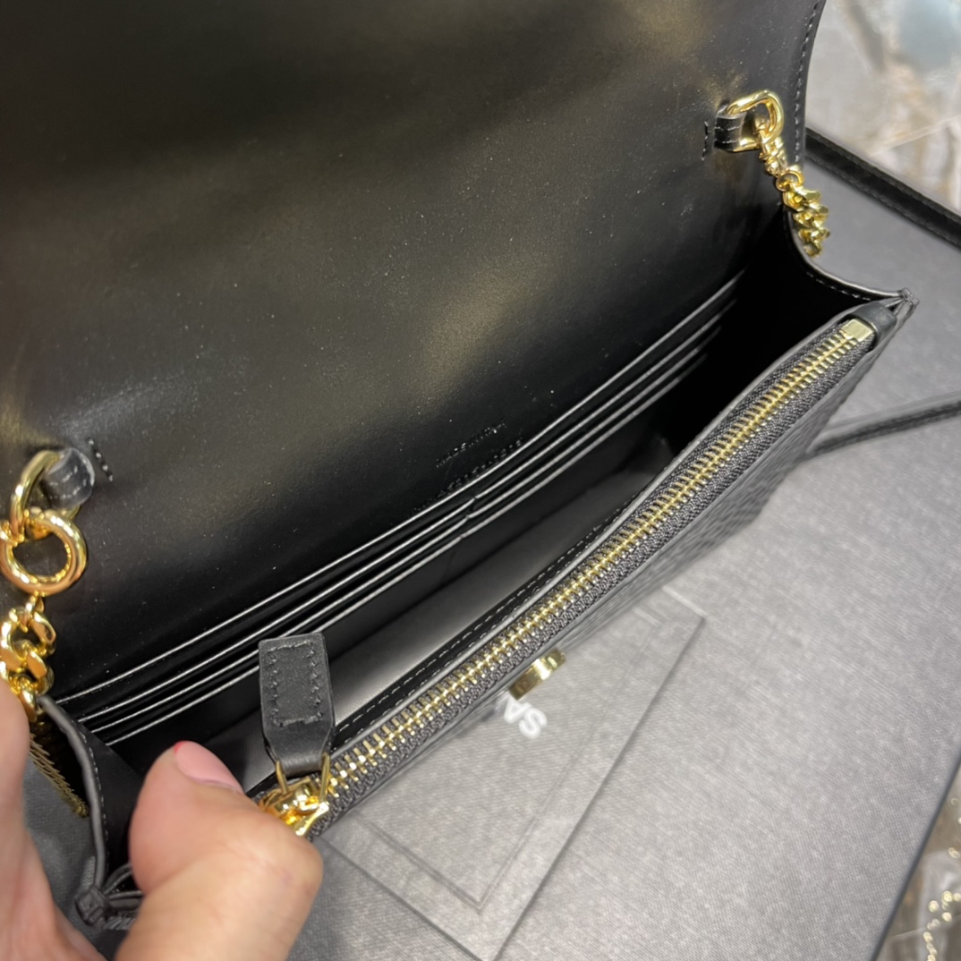Handbags SAINT LAURENT 452159 size 19x12.5x4 cm - vstockx