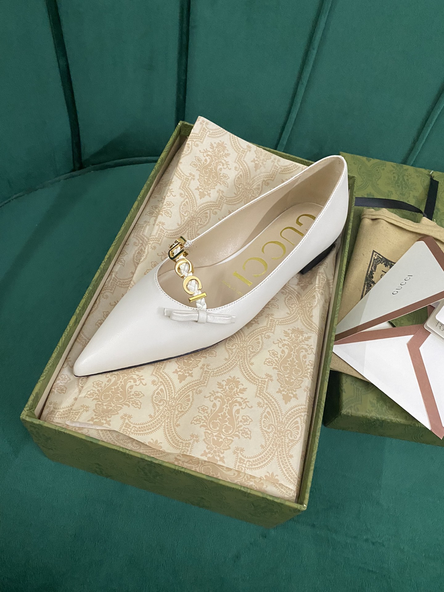 Gucci Women's pump with 'GUCCI' Women 10 - vstockx