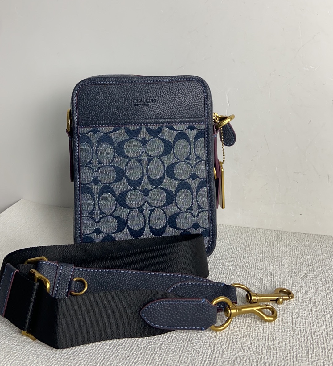 Handbags Coach CH060 size:16*21*6cm - vstockx