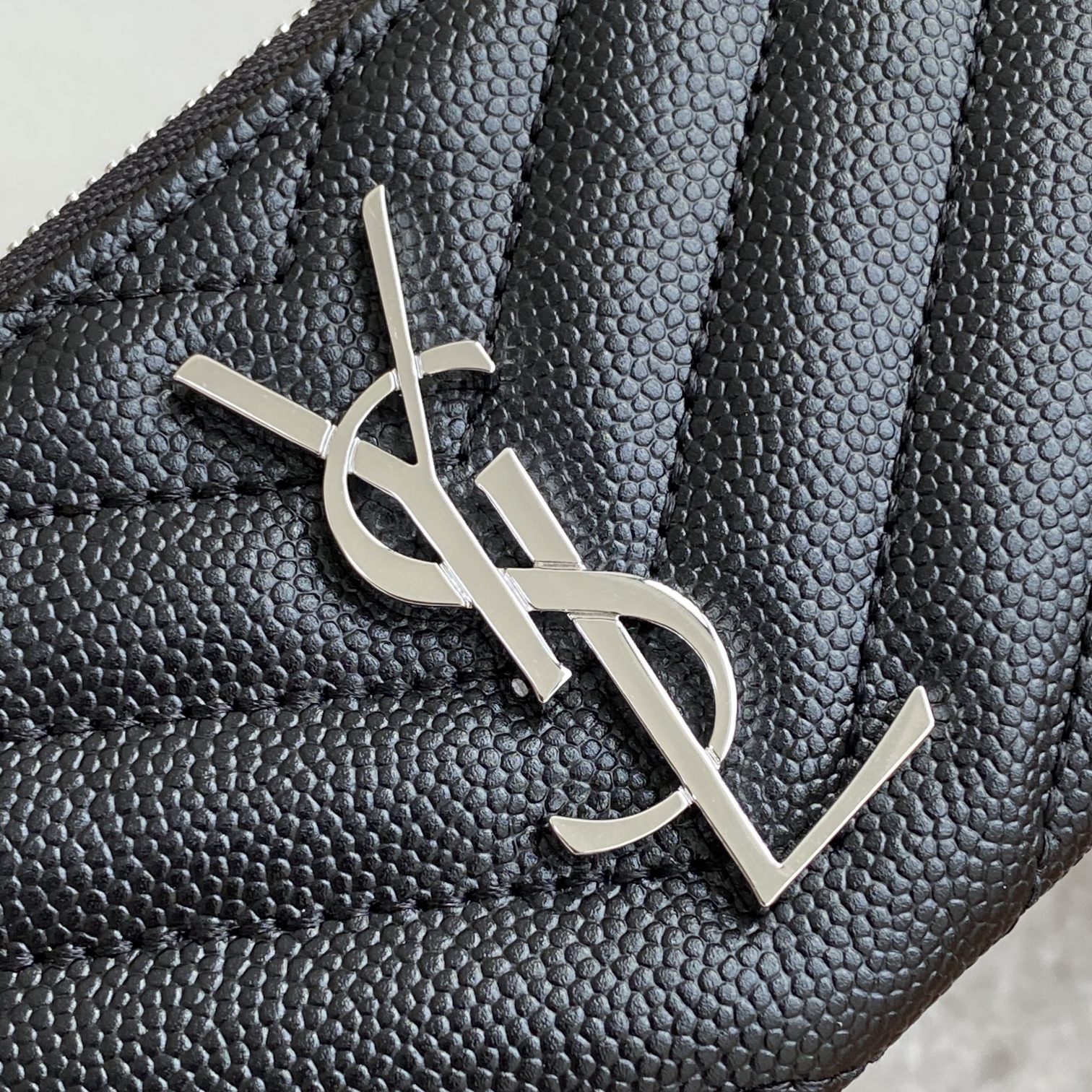 Handbags SAINT LAURENT 438386 size 13x7.5x2 cm - vstockx